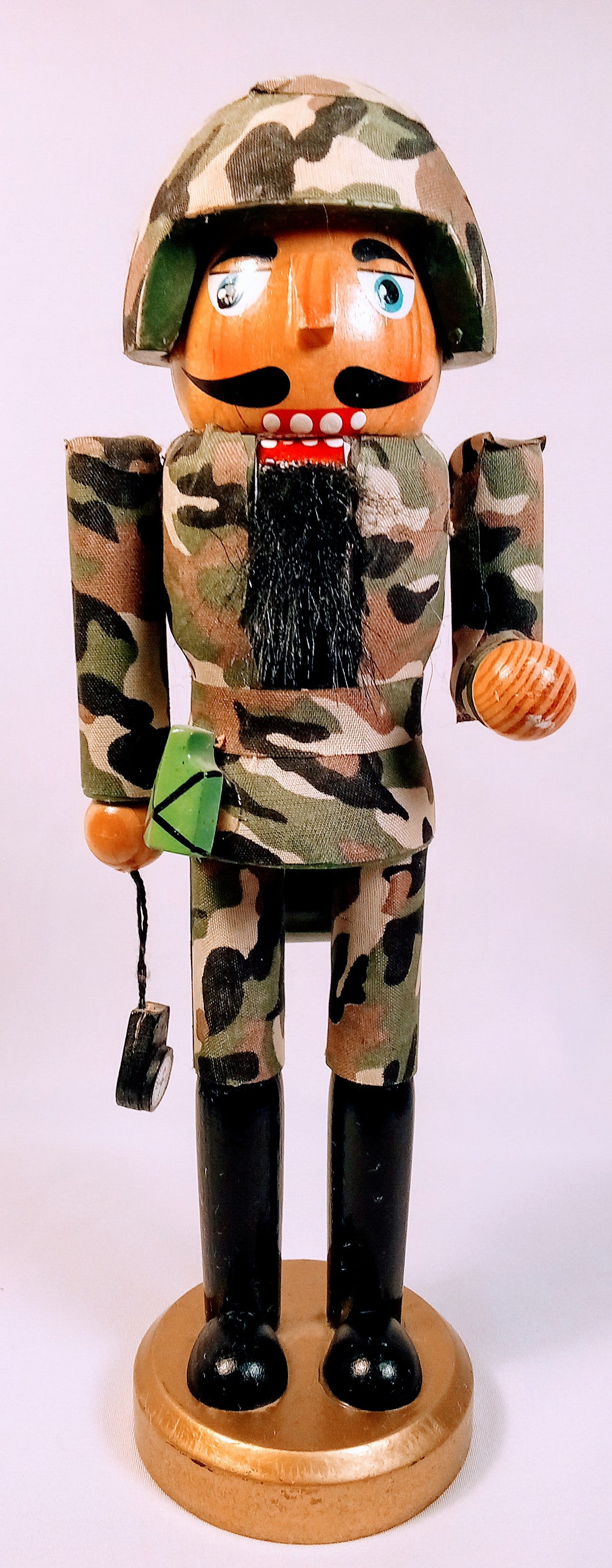 Military Pride Decor Patriotic Army Nutcracker Figurine in Vibrant Green, Salute to Service, Home Decor Showcase