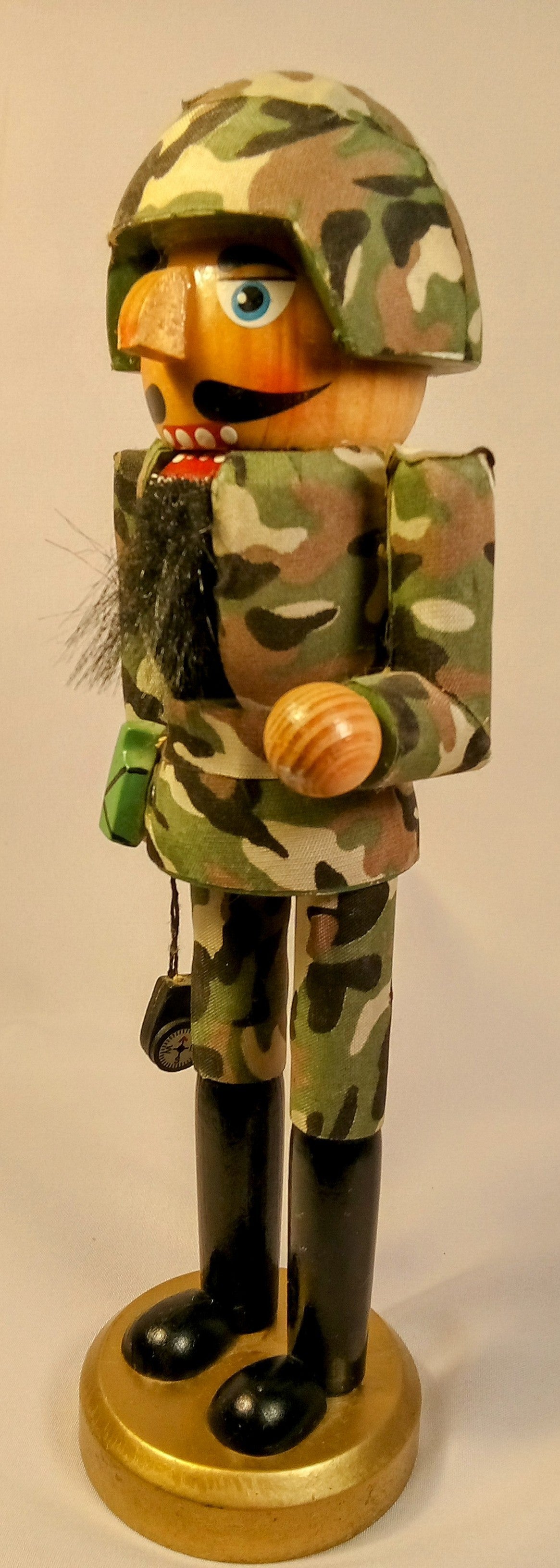 Military Pride Decor Patriotic Army Nutcracker Figurine in Vibrant Green, Salute to Service, Home Decor Showcase