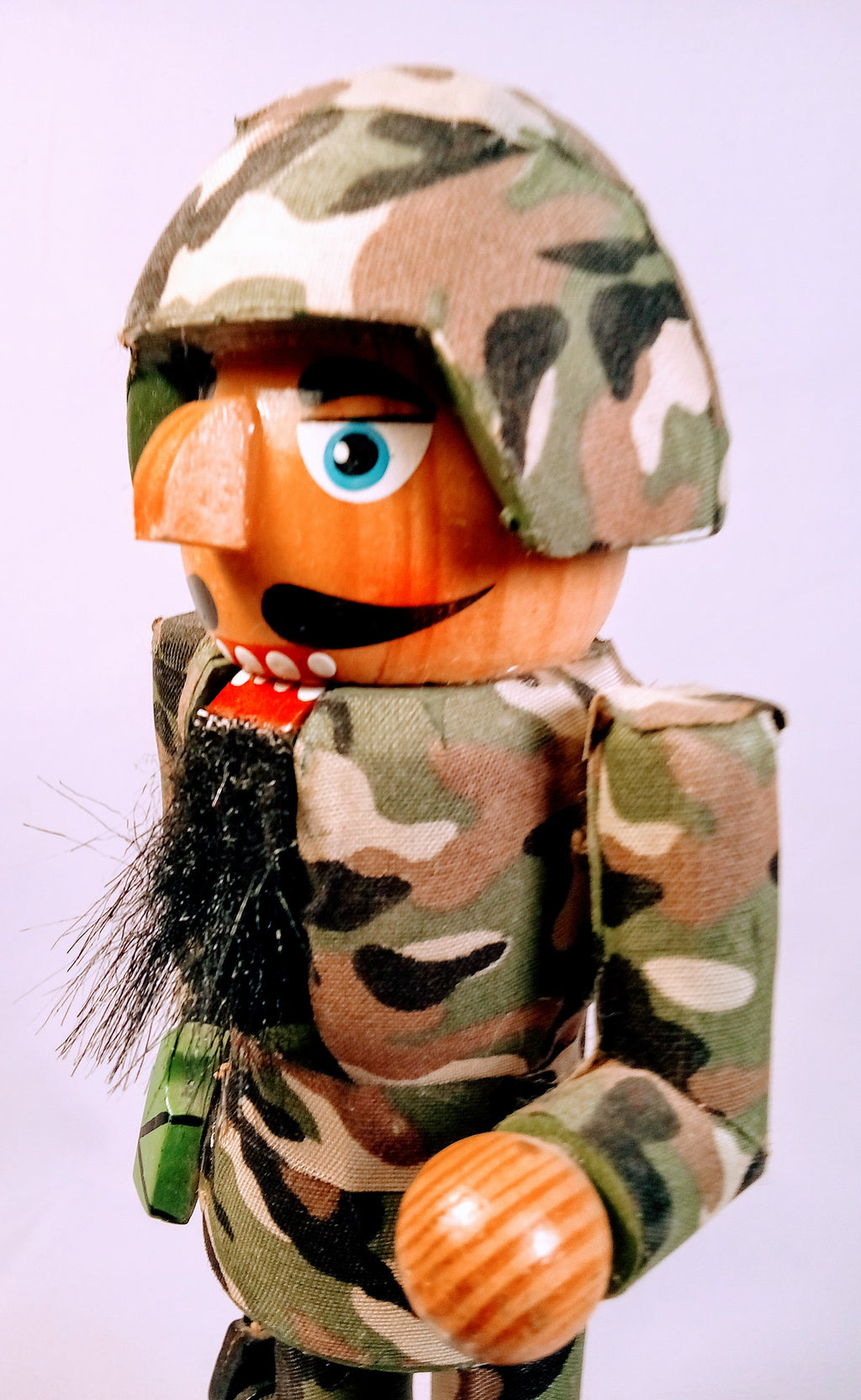 Military Pride Decor Patriotic Army Nutcracker Figurine in Vibrant Green, Salute to Service, Home Decor Showcase