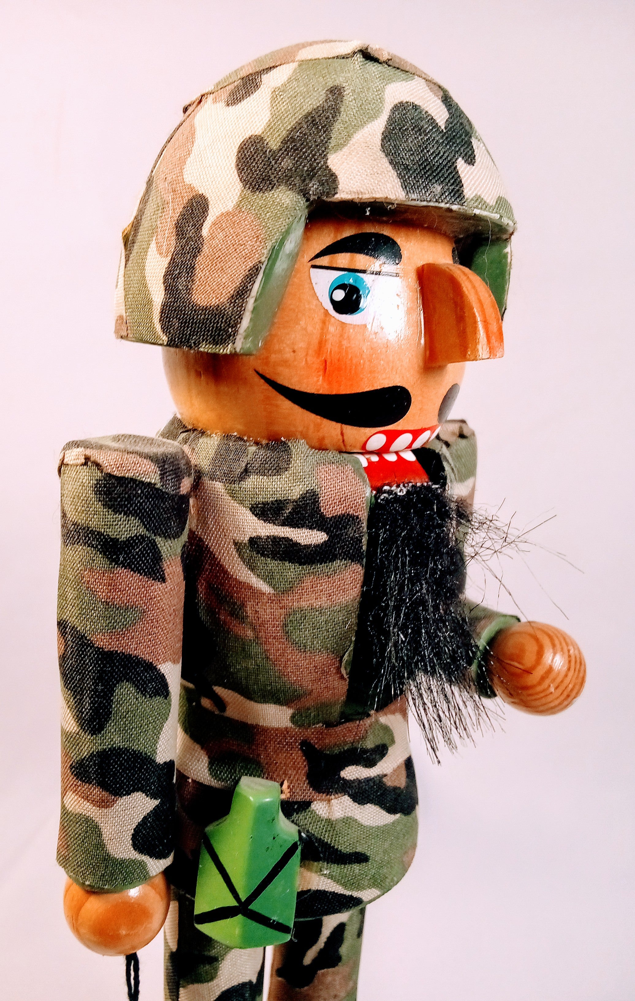 Military Pride Decor Patriotic Army Nutcracker Figurine in Vibrant Green, Salute to Service, Home Decor Showcase