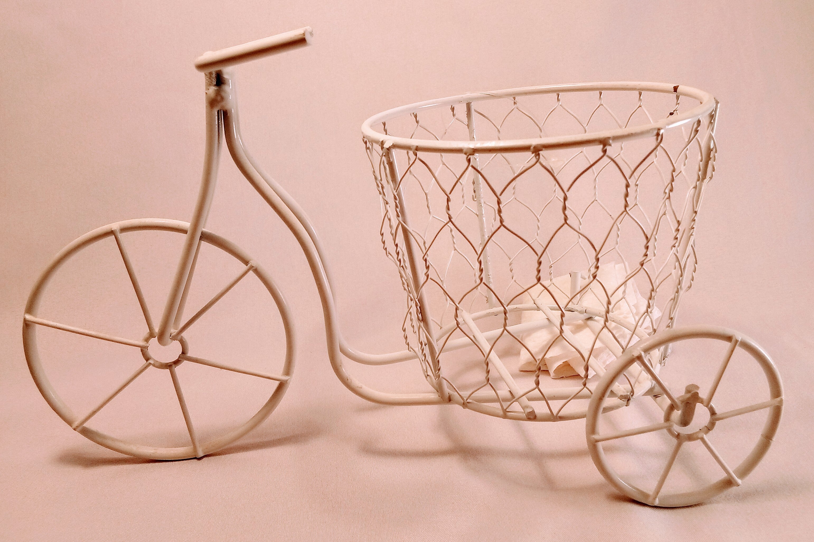 Vintage Inspired Metal Bicycle Planter, Perfect Gardening gift for Teachers snd Grandmas, Fun for Garden Lovers and Cycling Enthusiasts