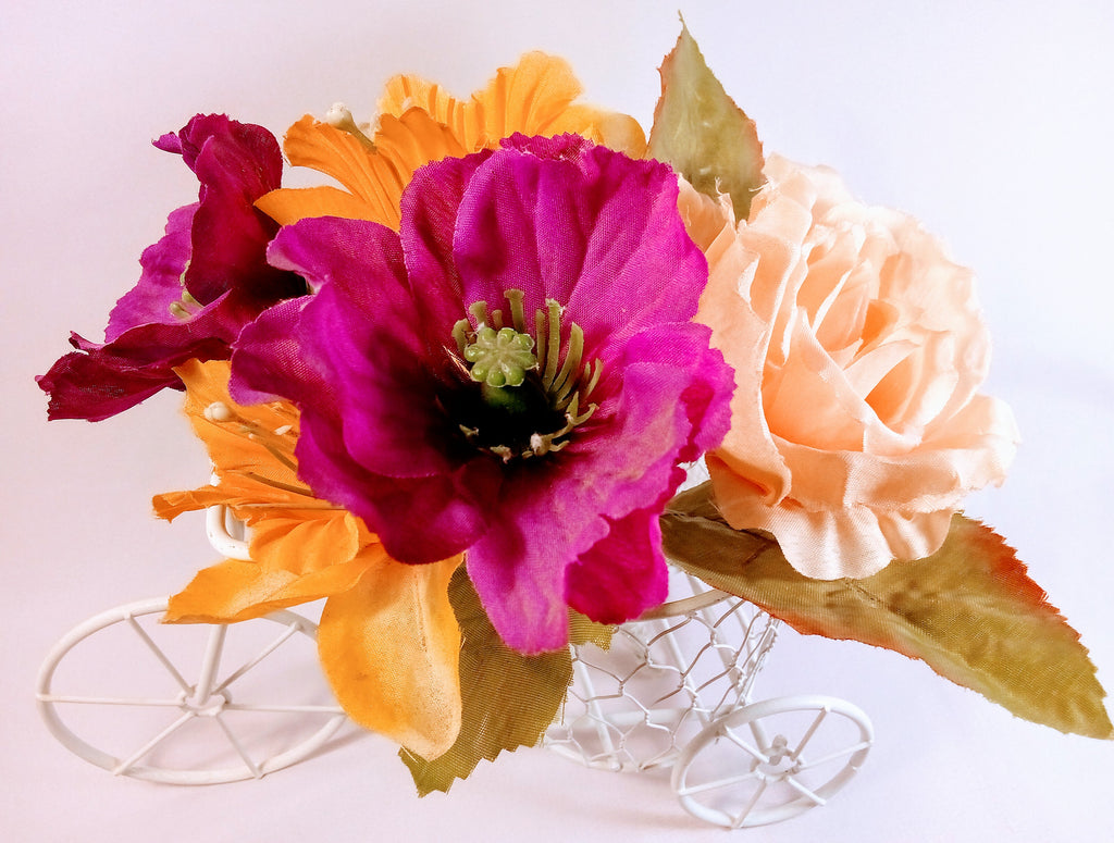 Vintage Inspired Metal Bicycle Planter, Perfect Gardening gift for Teachers snd Grandmas, Fun for Garden Lovers and Cycling Enthusiasts