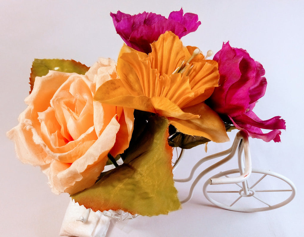 Vintage Inspired Metal Bicycle Planter, Perfect Gardening gift for Teachers snd Grandmas, Fun for Garden Lovers and Cycling Enthusiasts