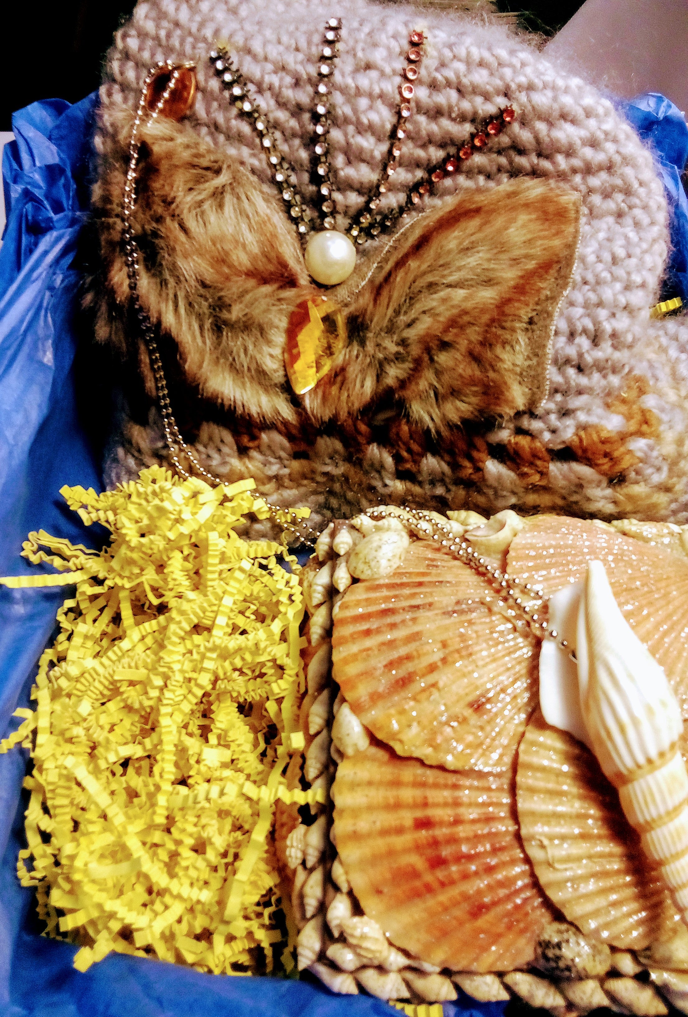 Gift Box: Knitted Winter Beanie Hat, Large Shell Jewelry Box with Glitter, Plus Casual Hawaiian Cone Necklace