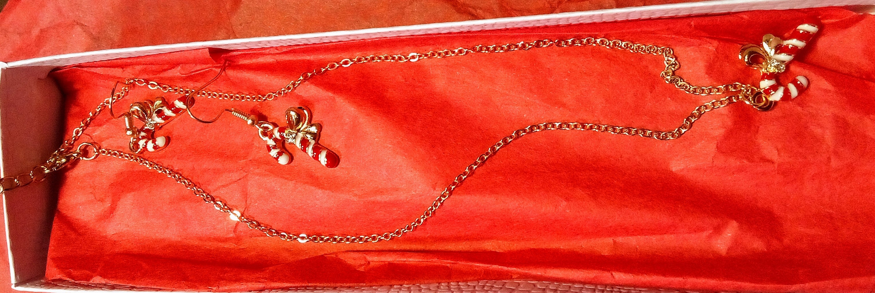 Gift Box: Christmas Candy Cane Necklace and Earring Set with Adjustable Chain, for Holiday Parties, Perfect for Festive Celebrations