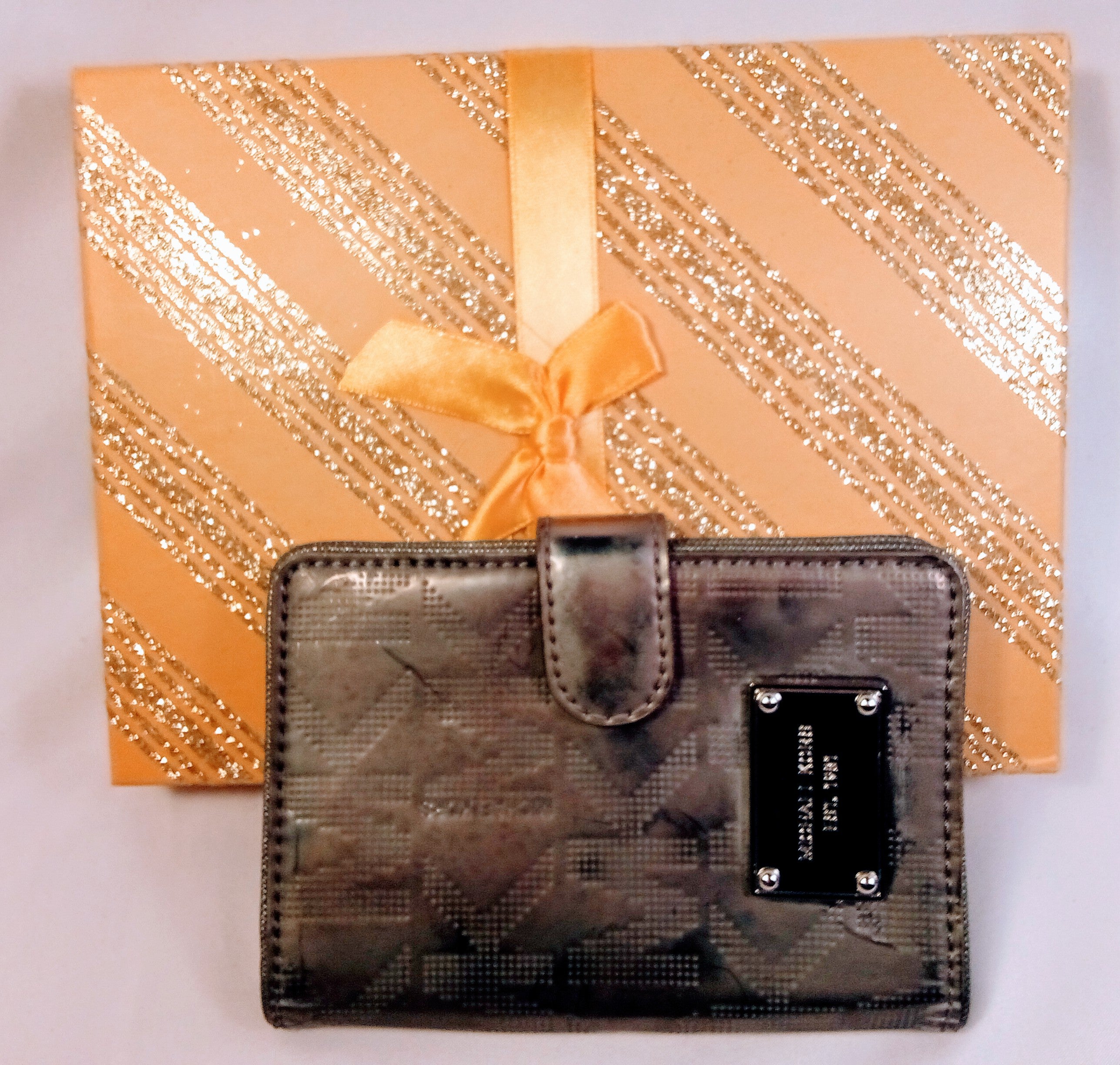 Michael Kors Leather Bi-Fold Wallet, Luxury Travel Clutch Essential, Chic and Practical