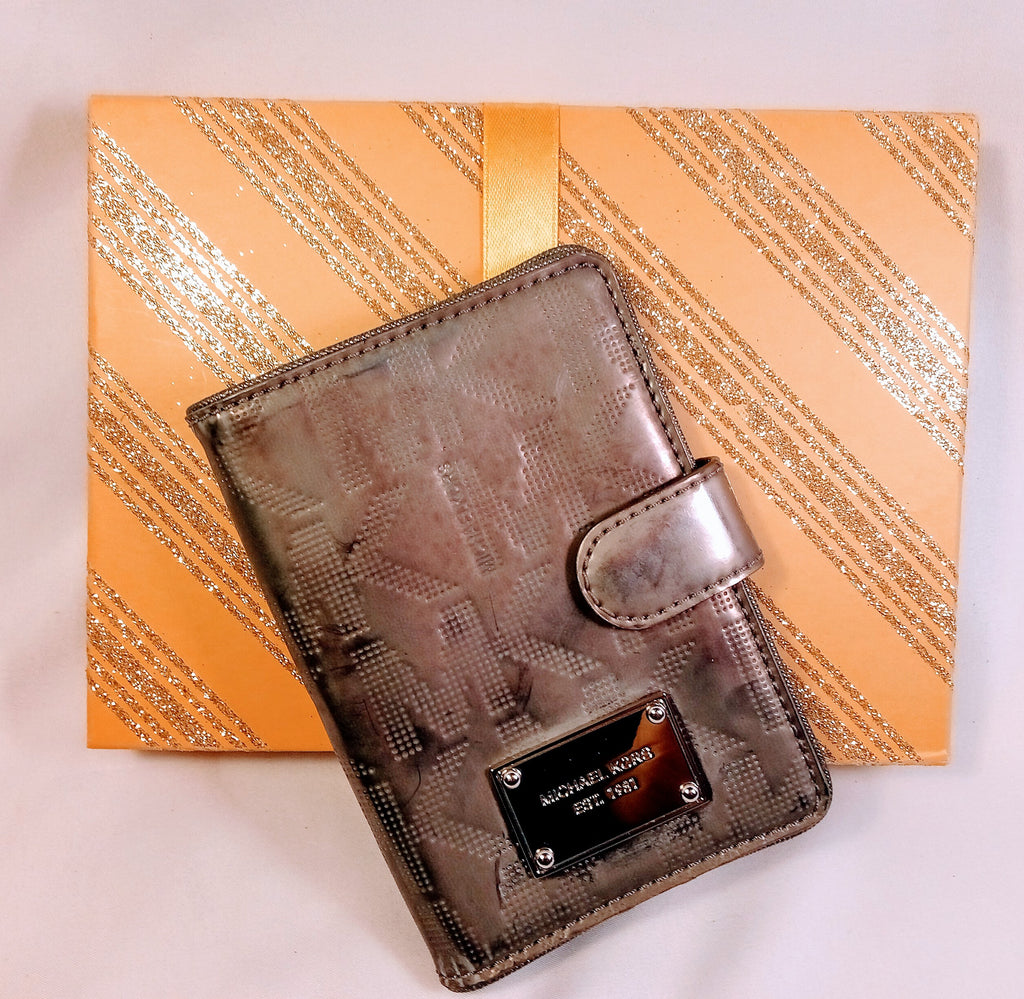 Michael Kors Leather Bi-Fold Wallet, Luxury Travel Clutch Essential, Chic and Practical