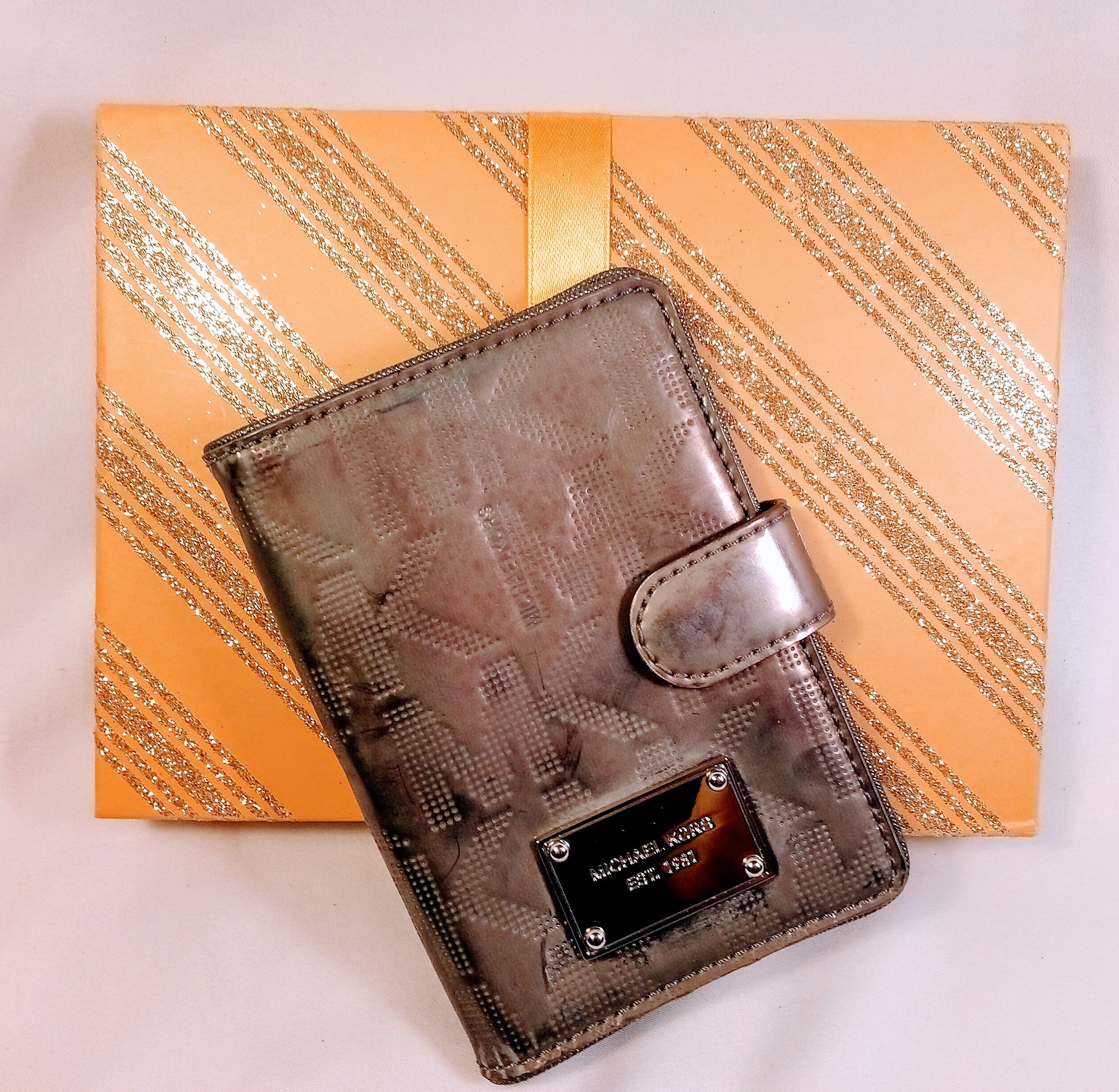 Michael Kors Leather Bi-Fold Wallet, Luxury Travel Clutch Essential, Chic and Practical