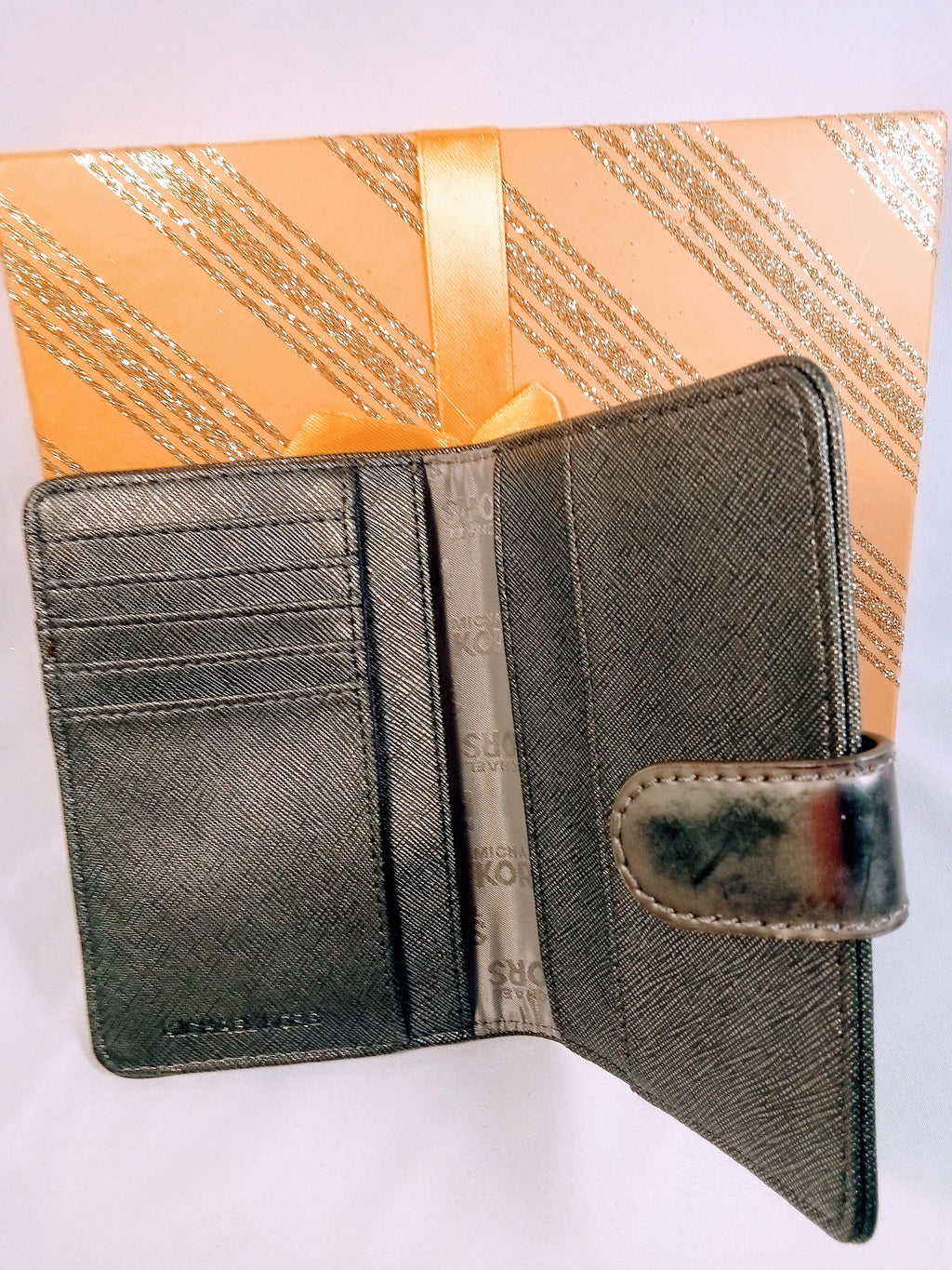 Michael Kors Leather Bi-Fold Wallet, Luxury Travel Clutch Essential, Chic and Practical