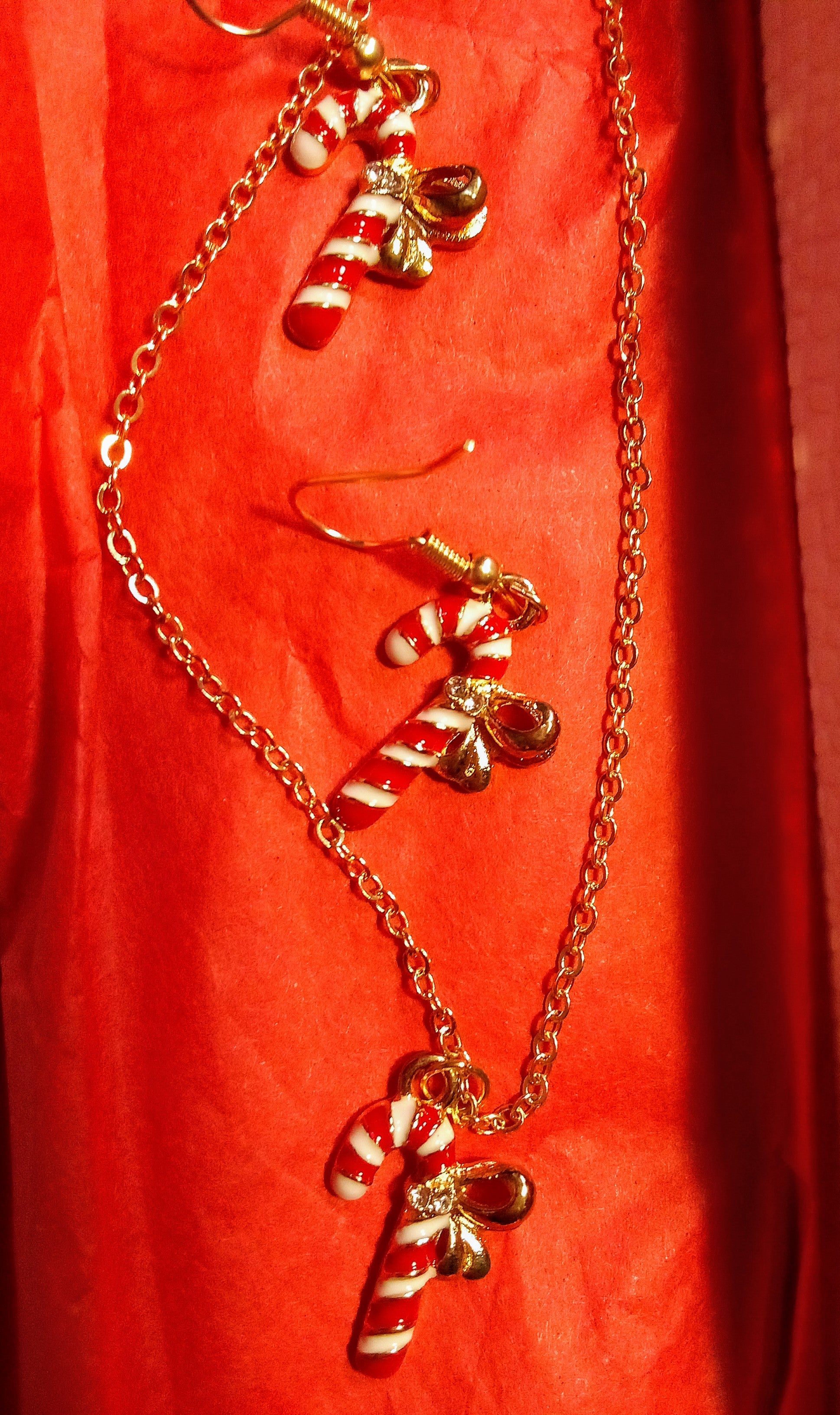 Gift Box: Christmas Candy Cane Necklace and Earring Set with Adjustable Chain, for Holiday Parties, Perfect for Festive Celebrations