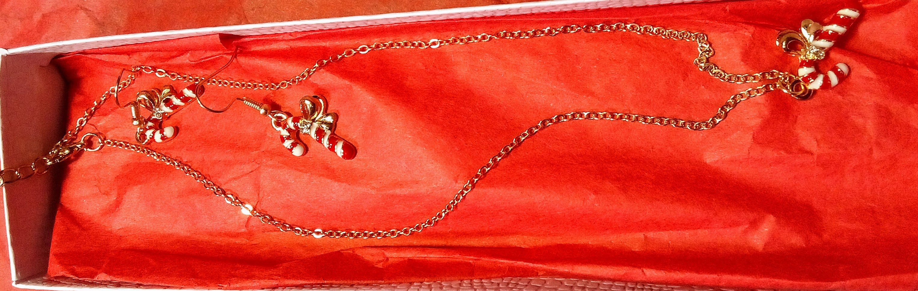 Gift Box: Christmas Candy Cane Necklace and Earring Set with Adjustable Chain, for Holiday Parties, Perfect for Festive Celebrations