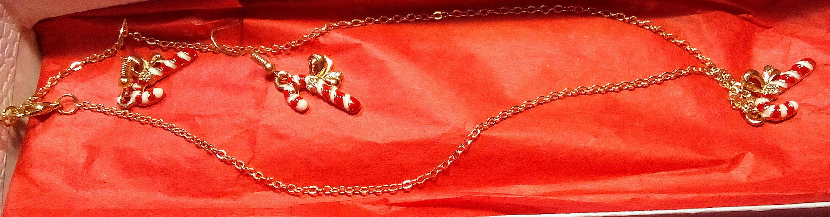 Gift Box: Christmas Candy Cane Necklace and Earring Set with Adjustable Chain, for Holiday Parties, Perfect for Festive Celebrations