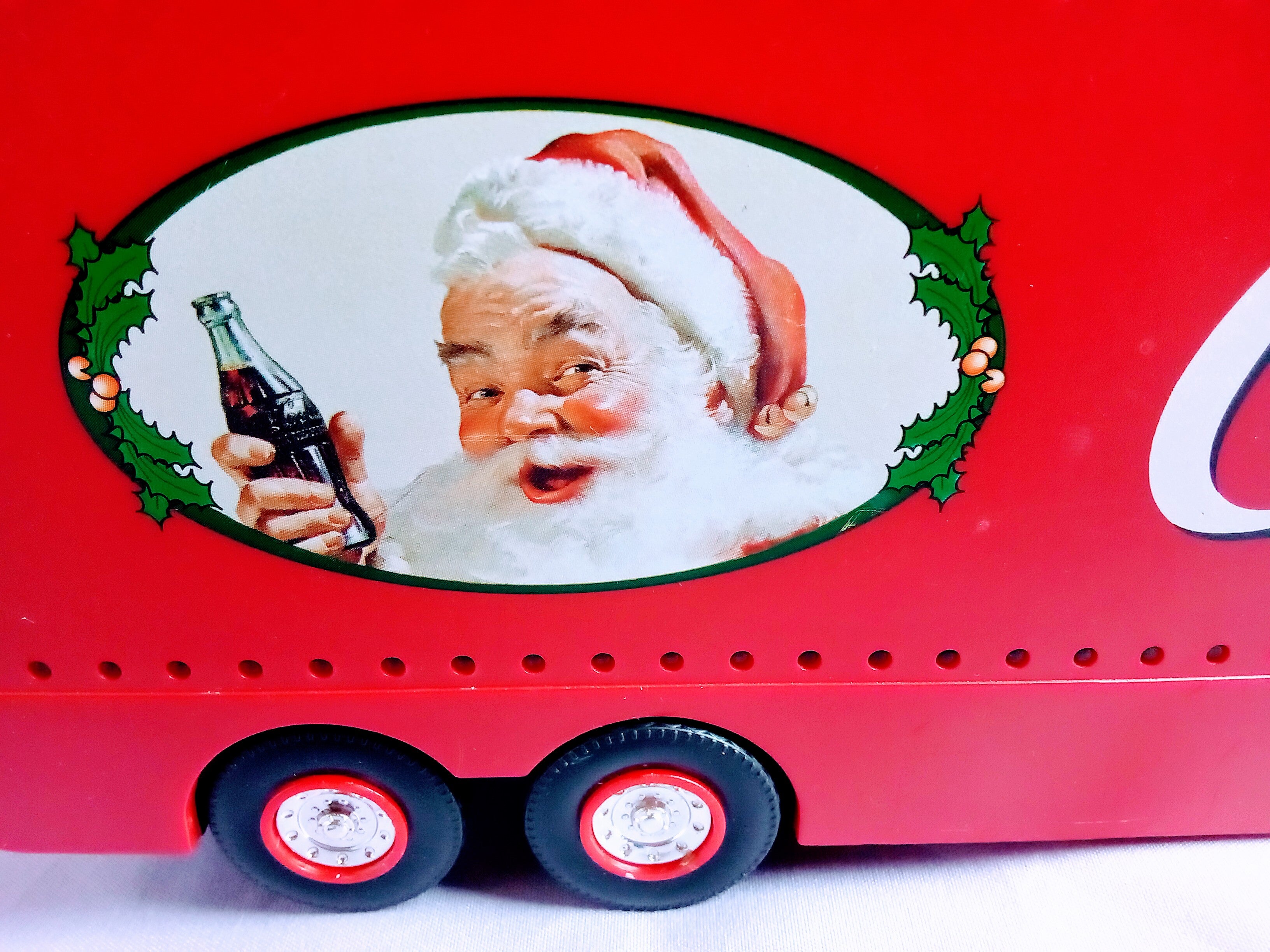 Santa's Coca-Cola Christmas Truck Kitchen Decor Delivery Truck, Vintage Coca-Cola Carrier Decoration