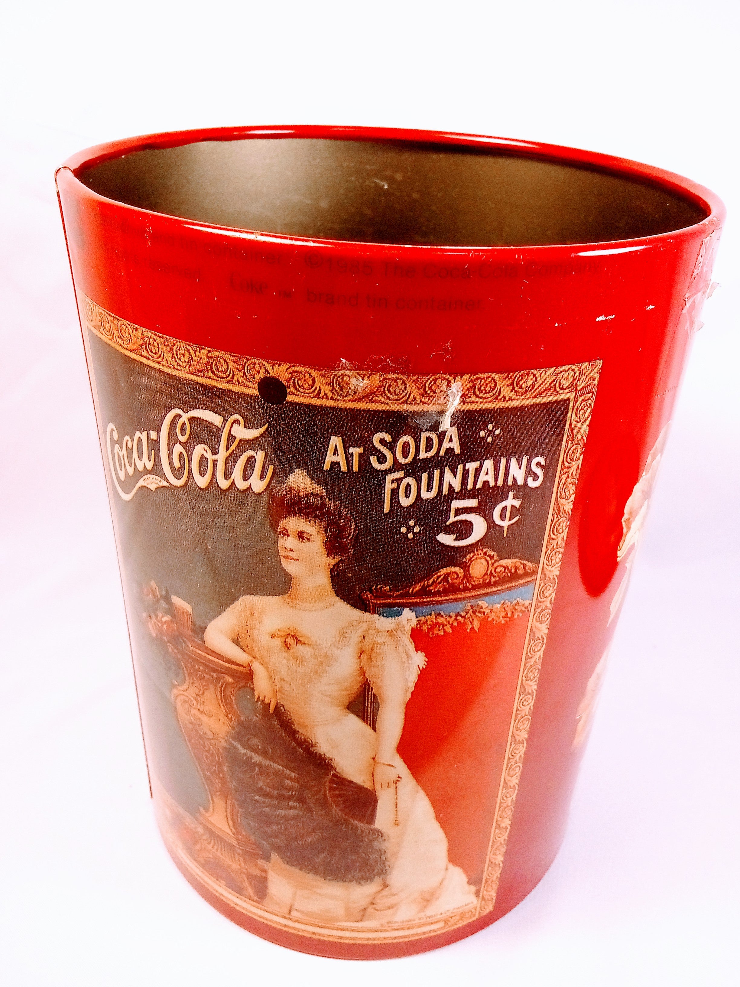 Souvenirs Authentic Coca-Cola Retro Souvenir Tin, Vintage 1958 Collectible for Nostalgia Home Decor, Classic Charm for Your Timeless Space, Nostalgic