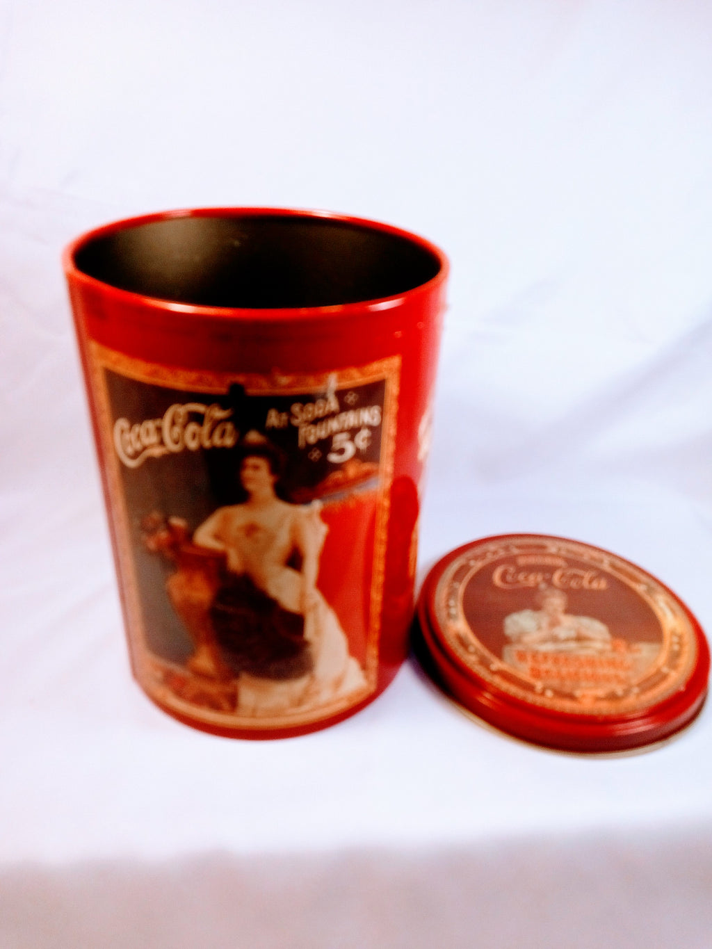 Souvenirs Authentic Coca-Cola Retro Souvenir Tin, Vintage 1958 Collectible for Nostalgia Home Decor, Classic Charm for Your Timeless Space, Nostalgic