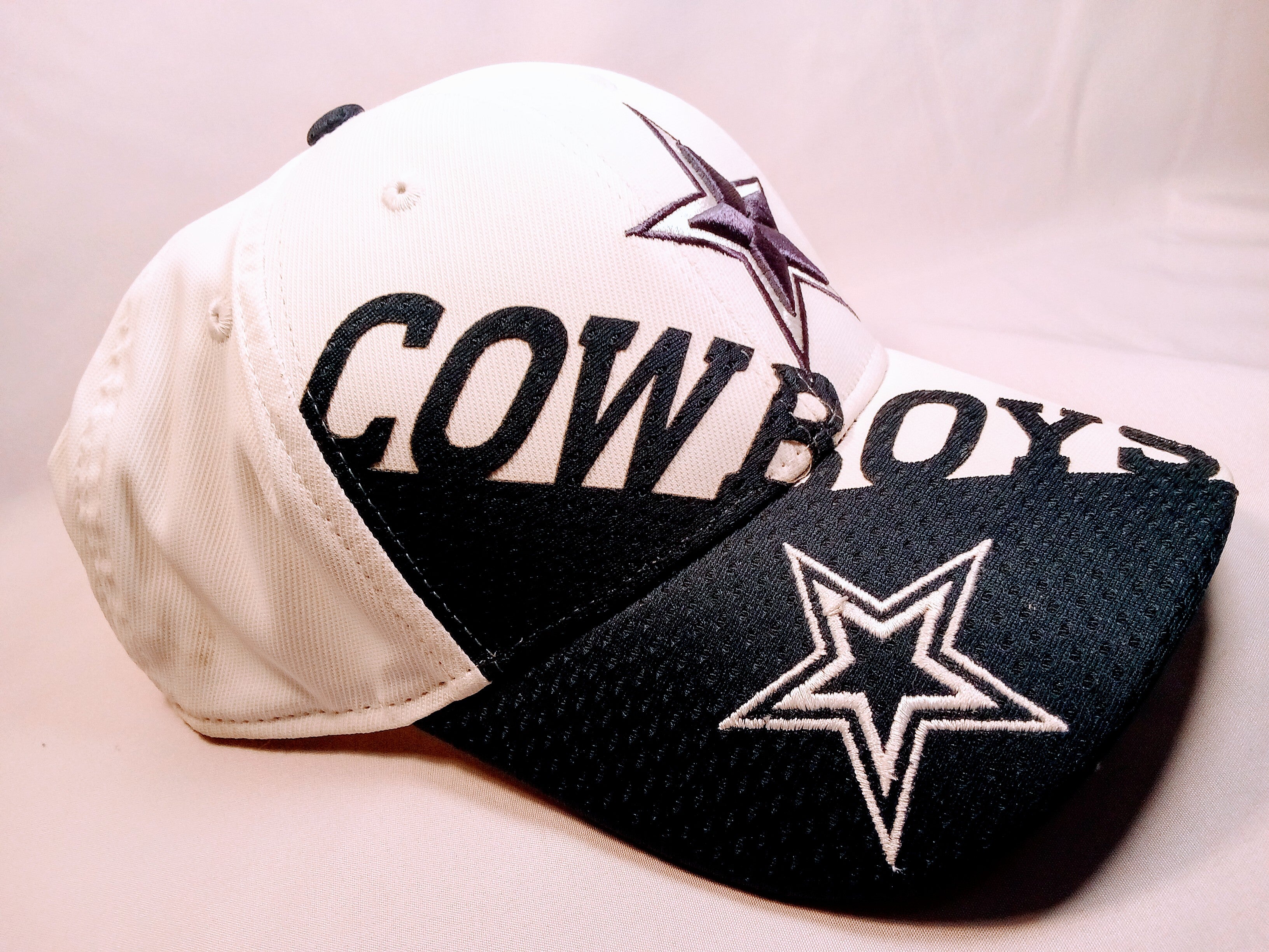 Dallas Cowboys Vintage Cap, Authentic Iconic NFL Emblem, Collectible Nostalgic Hat, Retro Fanwear Timeless Cotton Fabric, Embroidered Logo