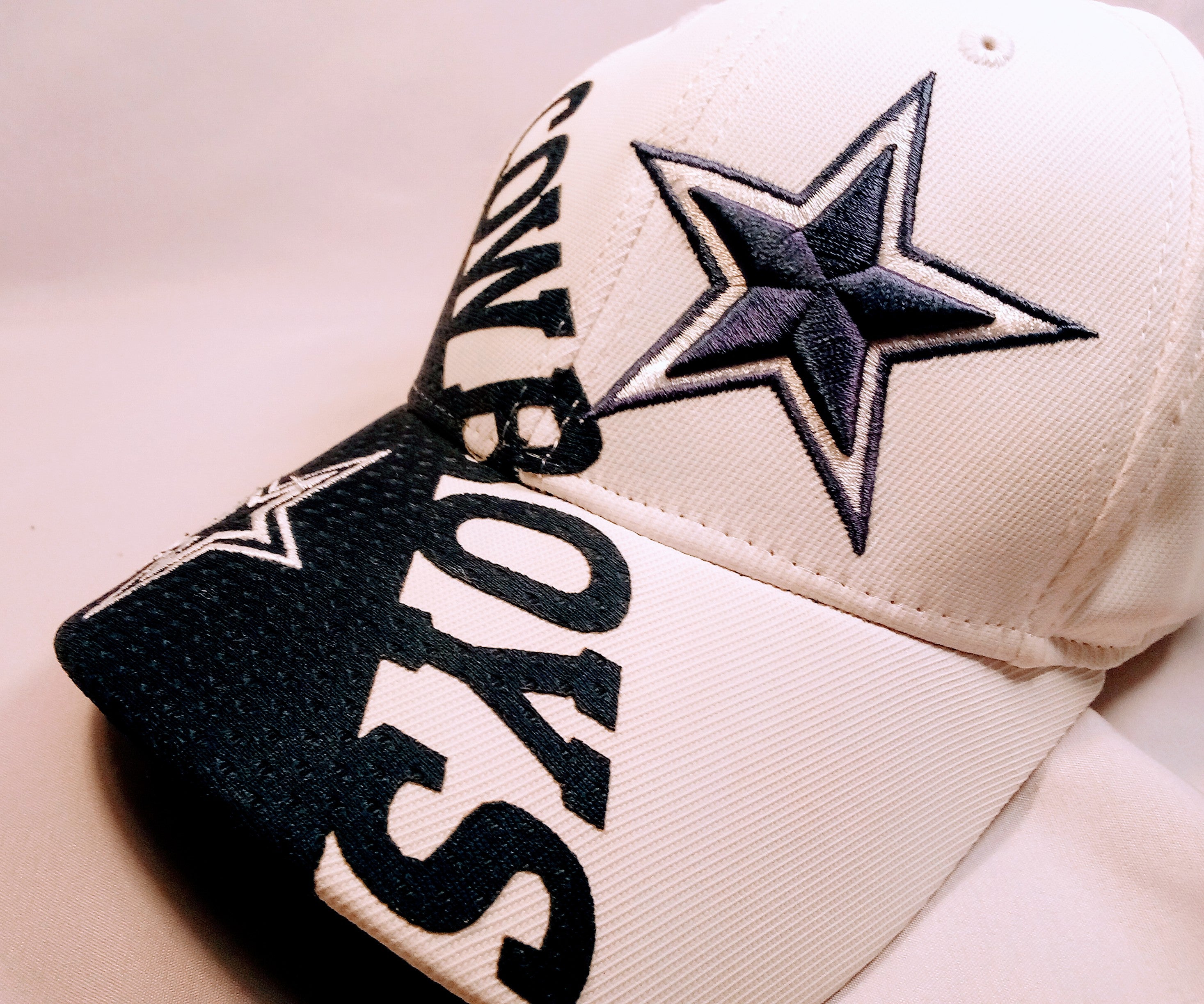Dallas Cowboys Vintage Cap, Authentic Iconic NFL Emblem, Collectible Nostalgic Hat, Retro Fanwear Timeless Cotton Fabric, Embroidered Logo