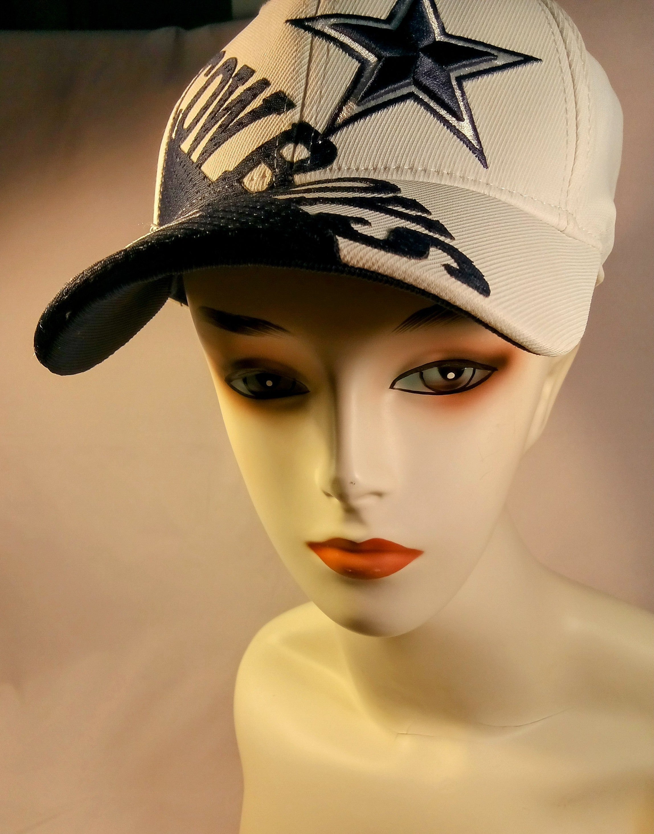 Dallas Cowboys Vintage Cap, Authentic Iconic NFL Emblem, Collectible Nostalgic Hat, Retro Fanwear Timeless Cotton Fabric, Embroidered Logo