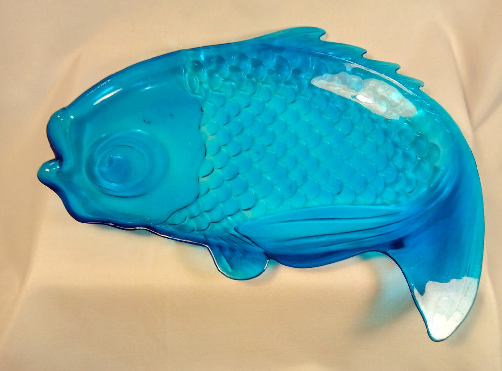 Blue Fish Plate for Outdoor Parties and Housewarming Gift, Collectible Fish-Shaped, Great for Mom, Unique for Gatherings