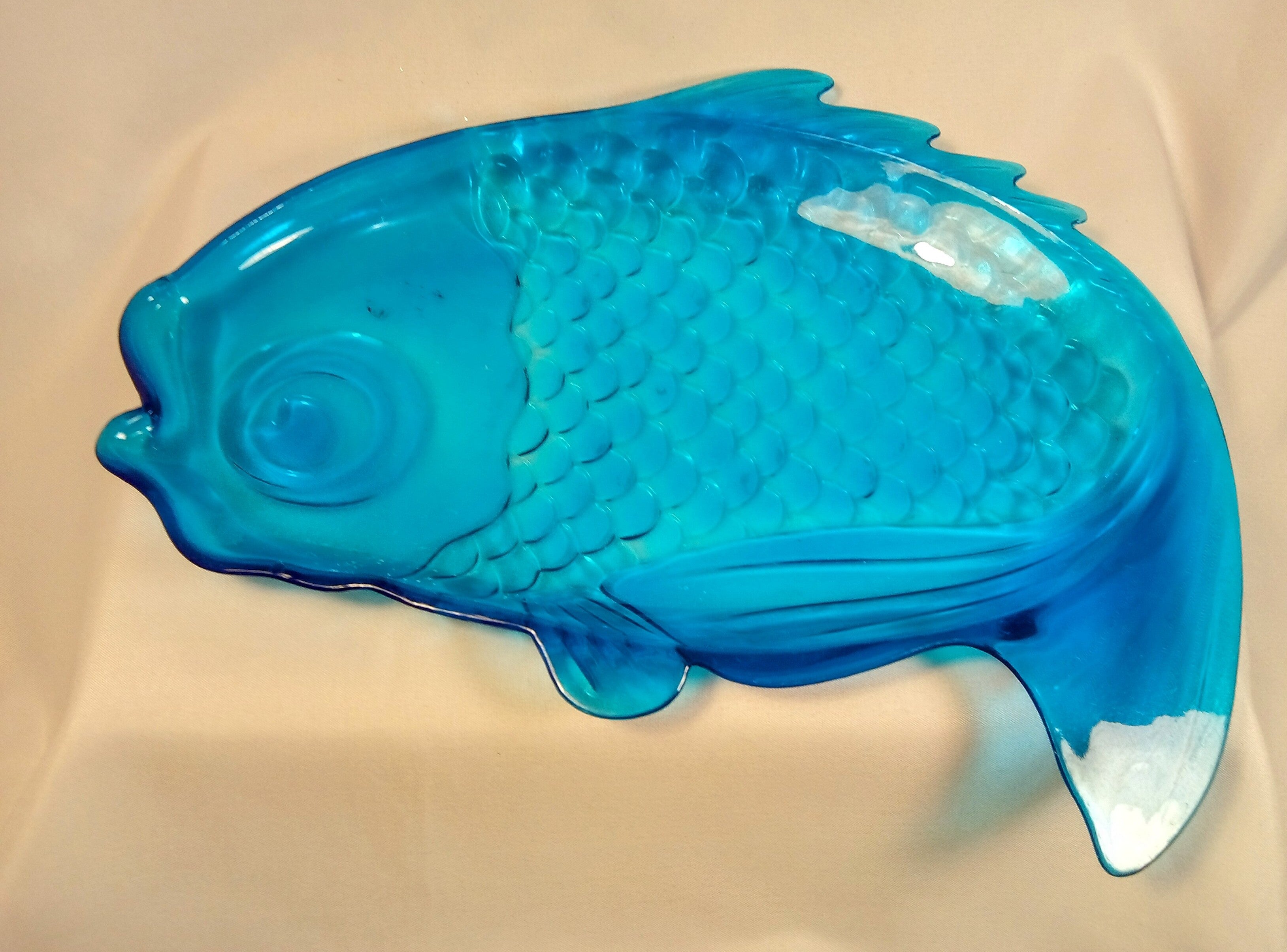 Blue Fish Plate for Outdoor Parties and Housewarming Gift, Collectible Fish-Shaped, Great for Mom, Unique for Gatherings