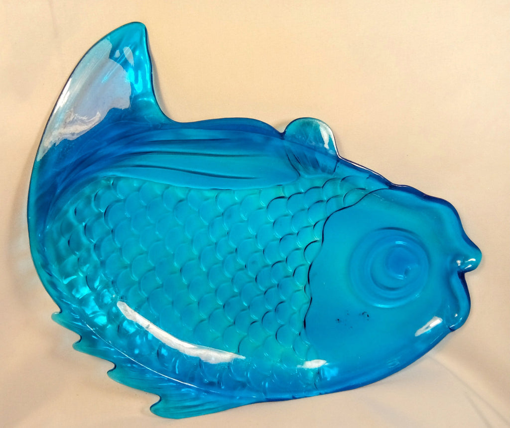 Blue Fish Plate for Outdoor Parties and Housewarming Gift, Collectible Fish-Shaped, Great for Mom, Unique for Gatherings