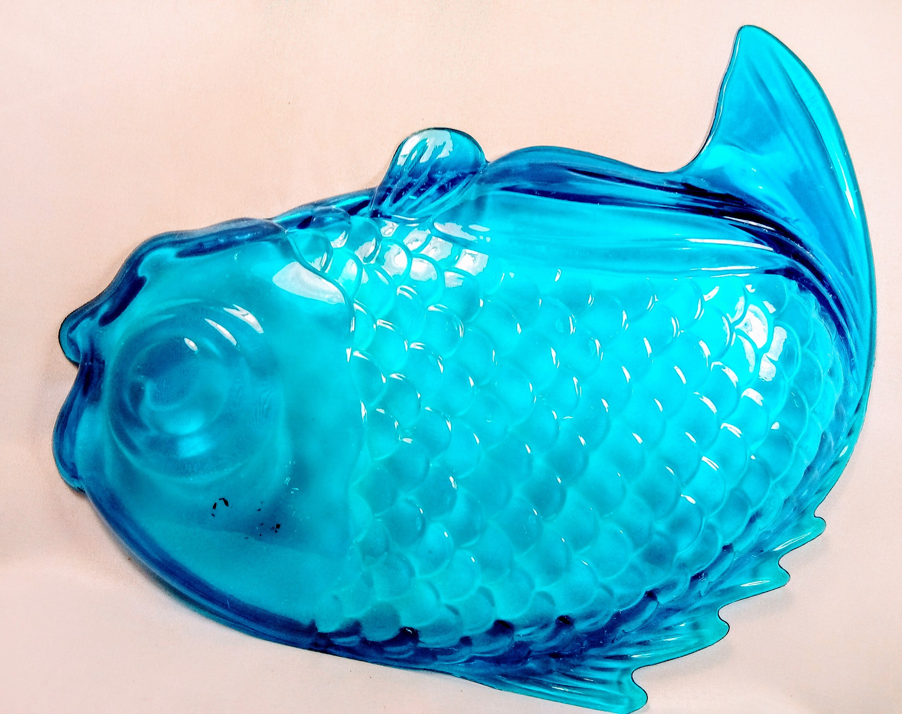Blue Fish Plate for Outdoor Parties and Housewarming Gift, Collectible Fish-Shaped, Great for Mom, Unique for Gatherings