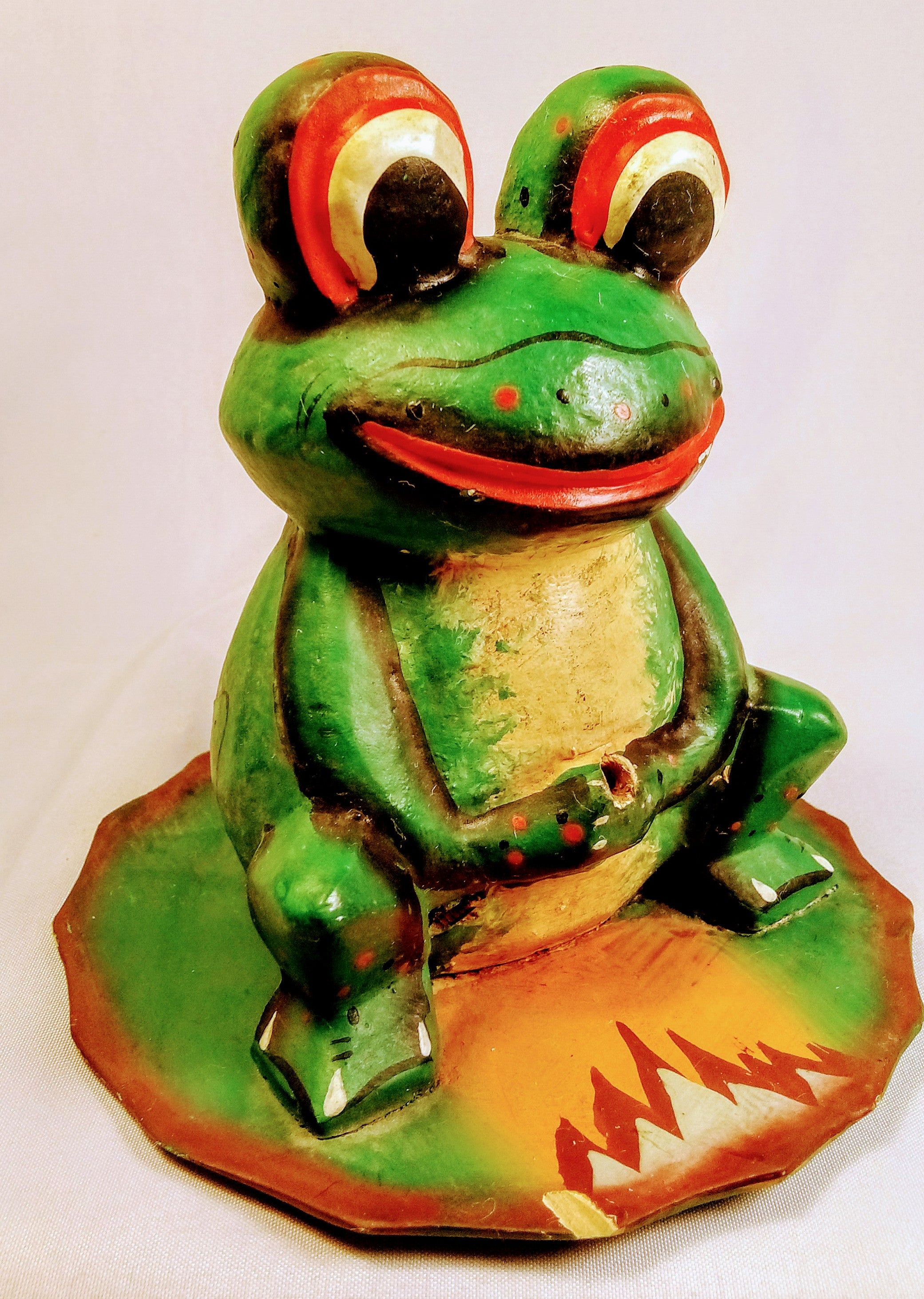 Sitting Frog Figurine, Birthday Gift for her Frog Lover Gift for Mom, Baby Shower Gift, White Tree Frog, Garden Art, Frog Wood Green Figurine for Frog Fans, Cute Yard Art, outdoor Frog
