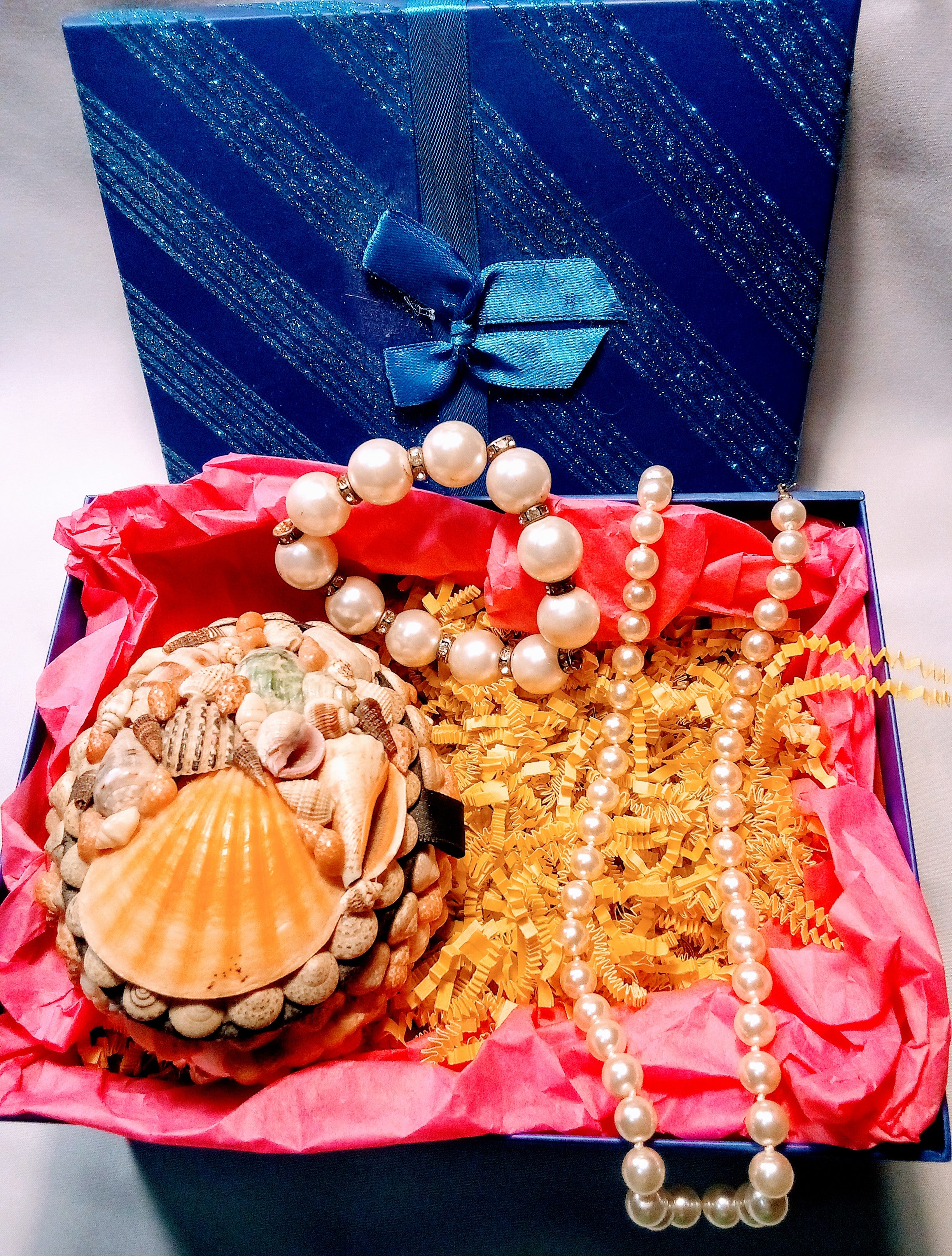 Gift Box, Gift for Her: Classic Fashion Pearl Necklace, Jumbo Pearl Bracelet,  Plus Seashell Jewelry Box