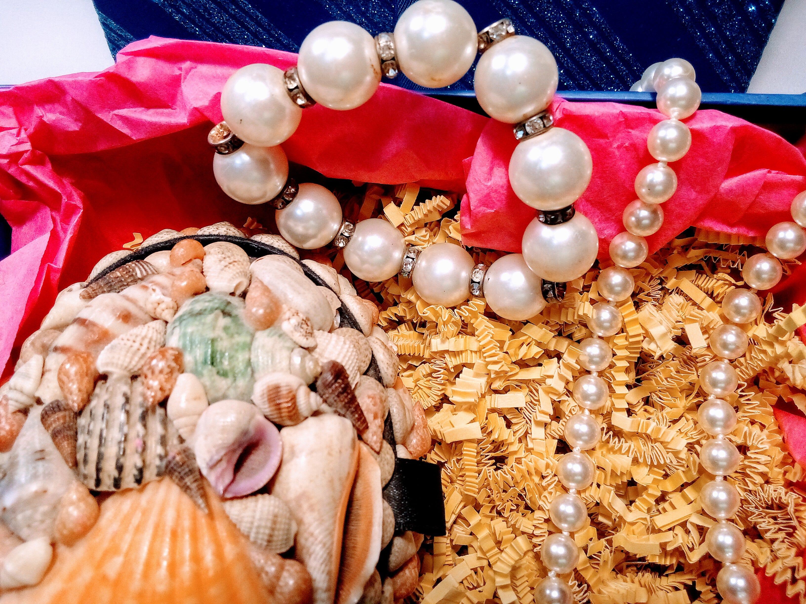 Gift Box, Gift for Her: Classic Fashion Pearl Necklace, Jumbo Pearl Bracelet,  Plus Seashell Jewelry Box