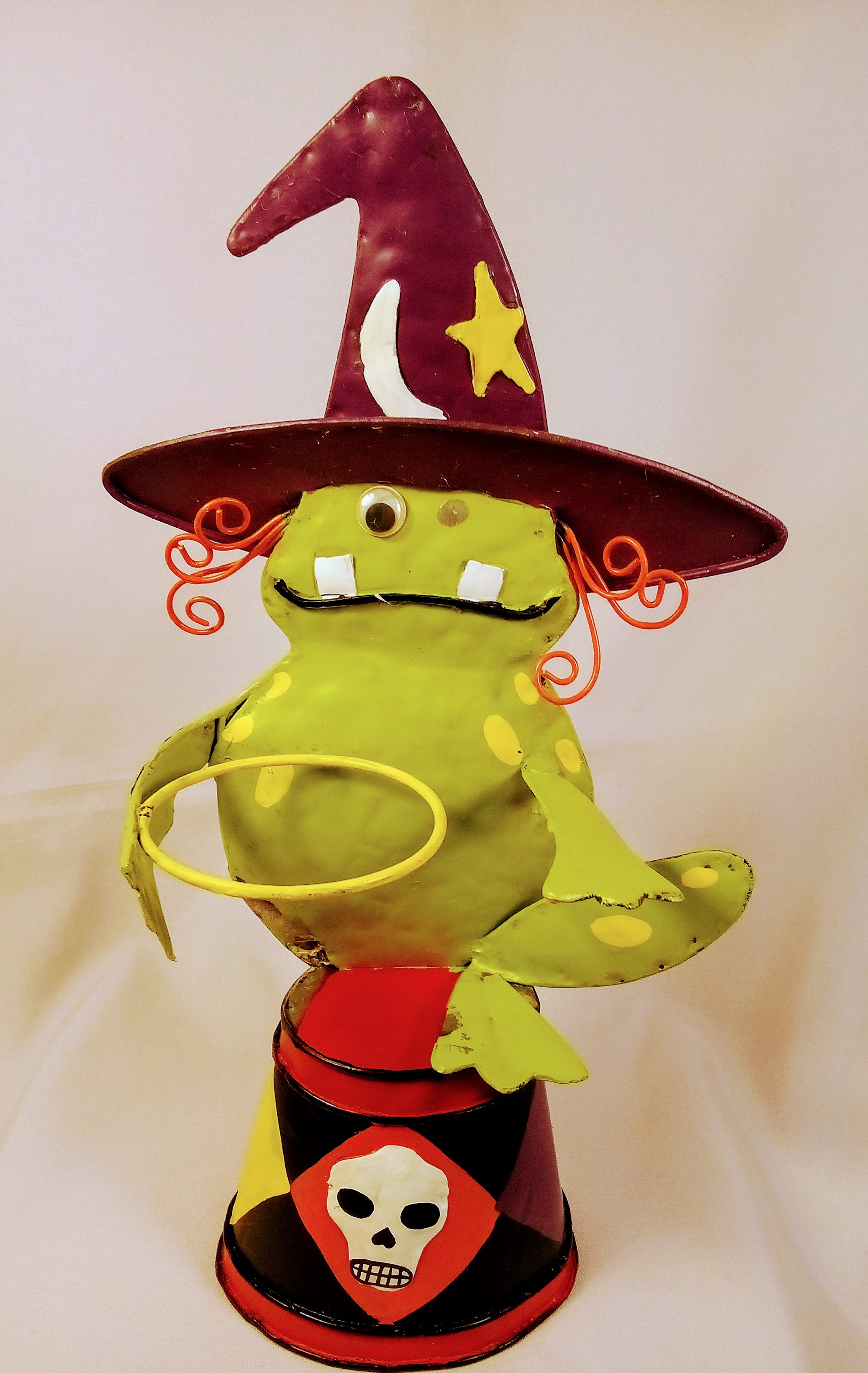 Cute Halloween Frog Lover Gift, Retro Toad Decor for Him, Cottagecore Outdoor Lawn, Adorable Seasonal Deco