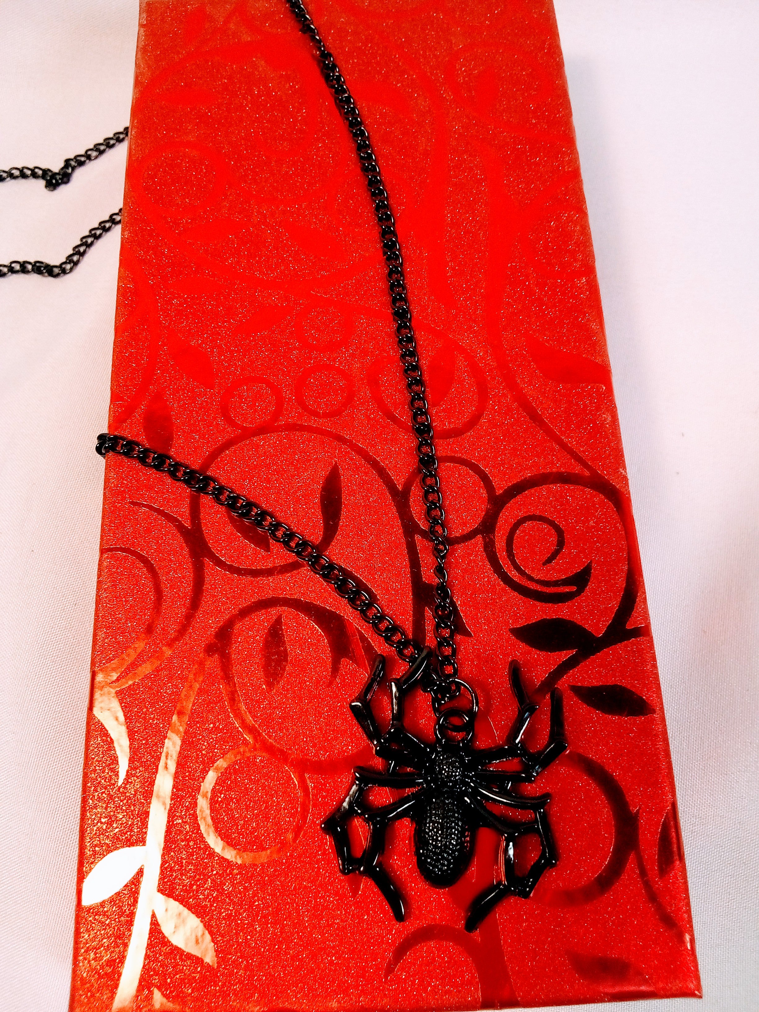 Gothic Spider Pendant Necklace, Unique Halloween Accessory, Spooky Perfect Statement Piece, Dark Jewelry