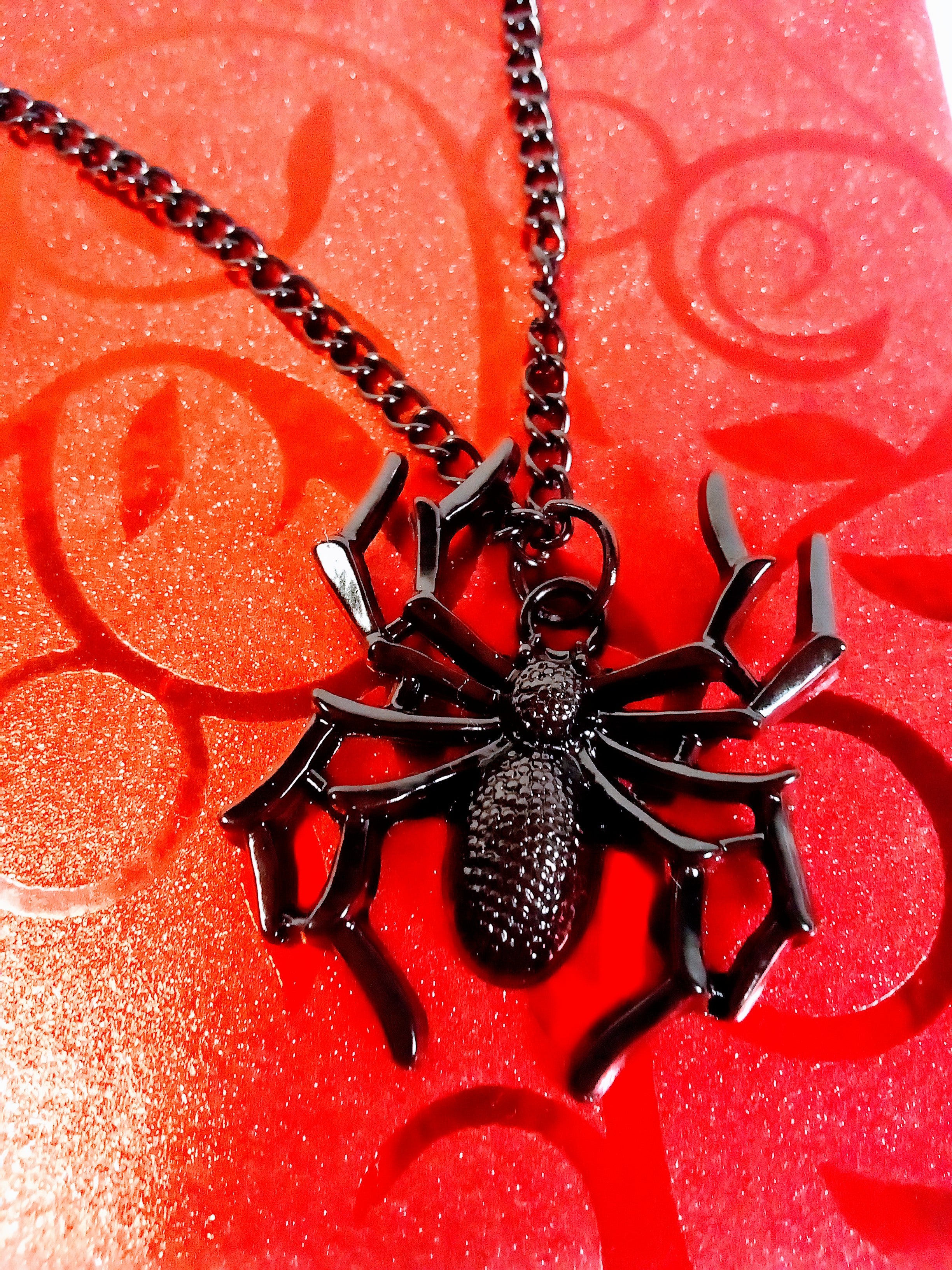 Gothic Spider Pendant Necklace, Unique Halloween Accessory, Spooky Perfect Statement Piece, Dark Jewelry