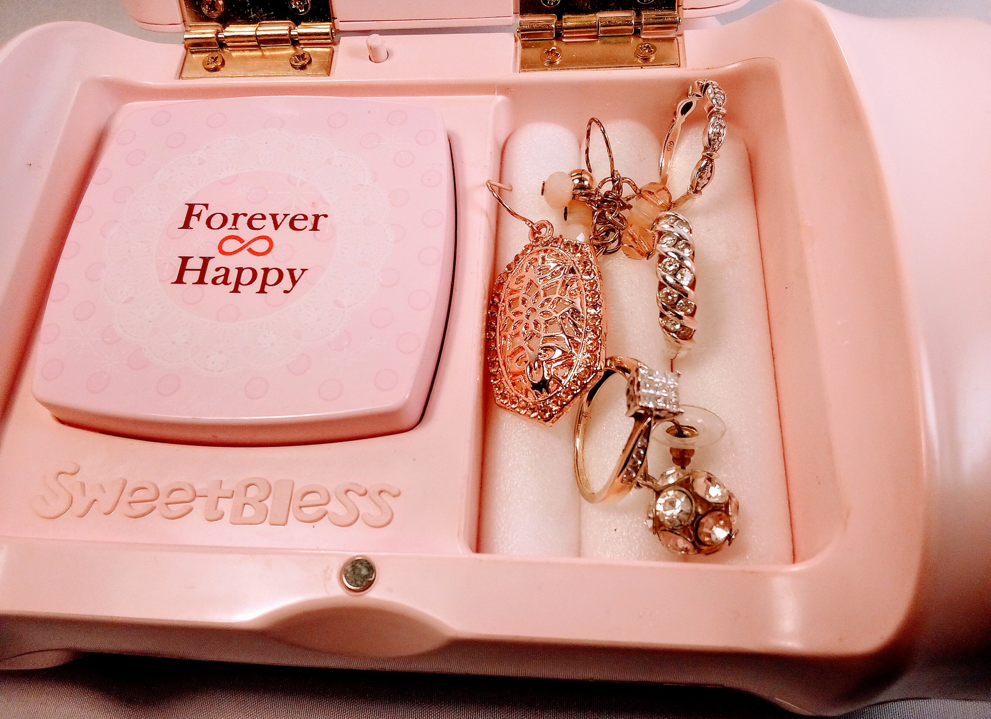 Portable Jewelry Box with Mirror for Music Enthusiasts, Charming Music Box for Music Lovers, Compact Travel Companion with Melodic Surprise