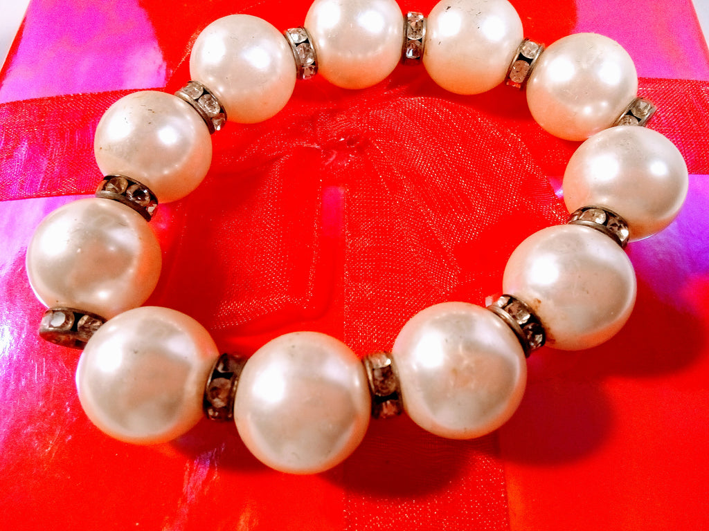 Christmas Gift Sets -Classic Fashion Pearls and Seashells, Gift Set of 3 - Great Christmas Gift Set:  Elegant Pearl Necklace, Jumbo Pearl Bracelet AND Oval Jewelry Box