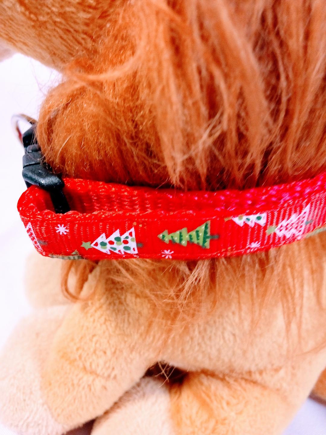 Festive  Pet Collar, Jingle Bell for Dogs and Cats, Holiday Cheer Vibrant Red and Green, Jolly Fun Detail