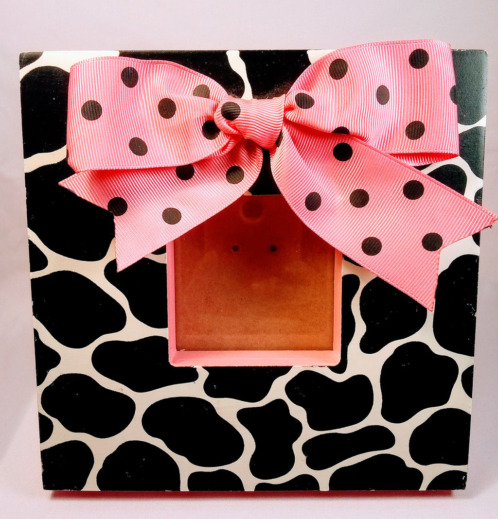 Handcrafted Glass Picture Frame with Delightful Bow Detail, Perfect for Cherished Moments, Delightful Wood Design for Your Favorite Memories