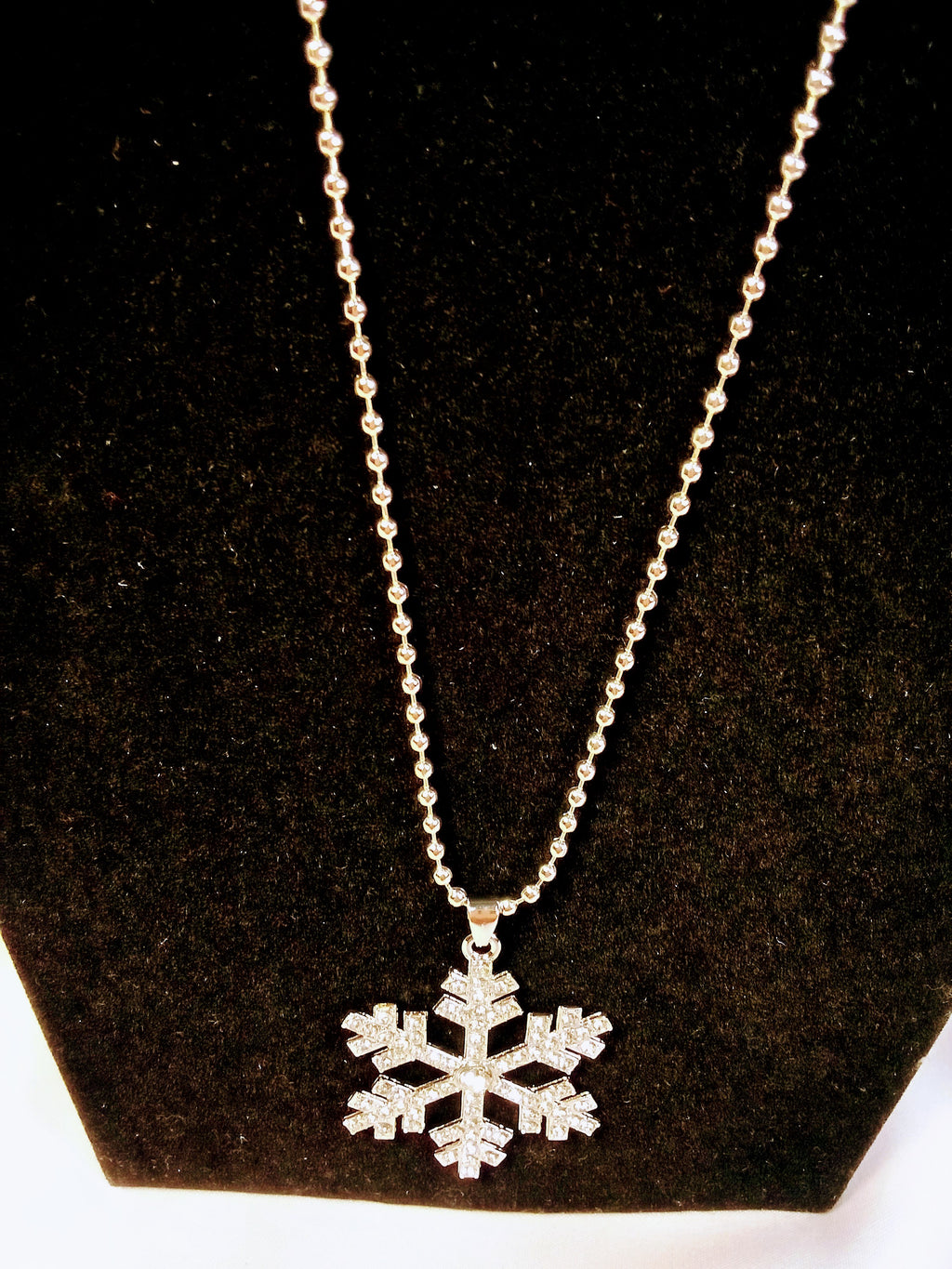 Metallic Snowflake Christmas Charm Necklace for Women - Perfect Winter Gift