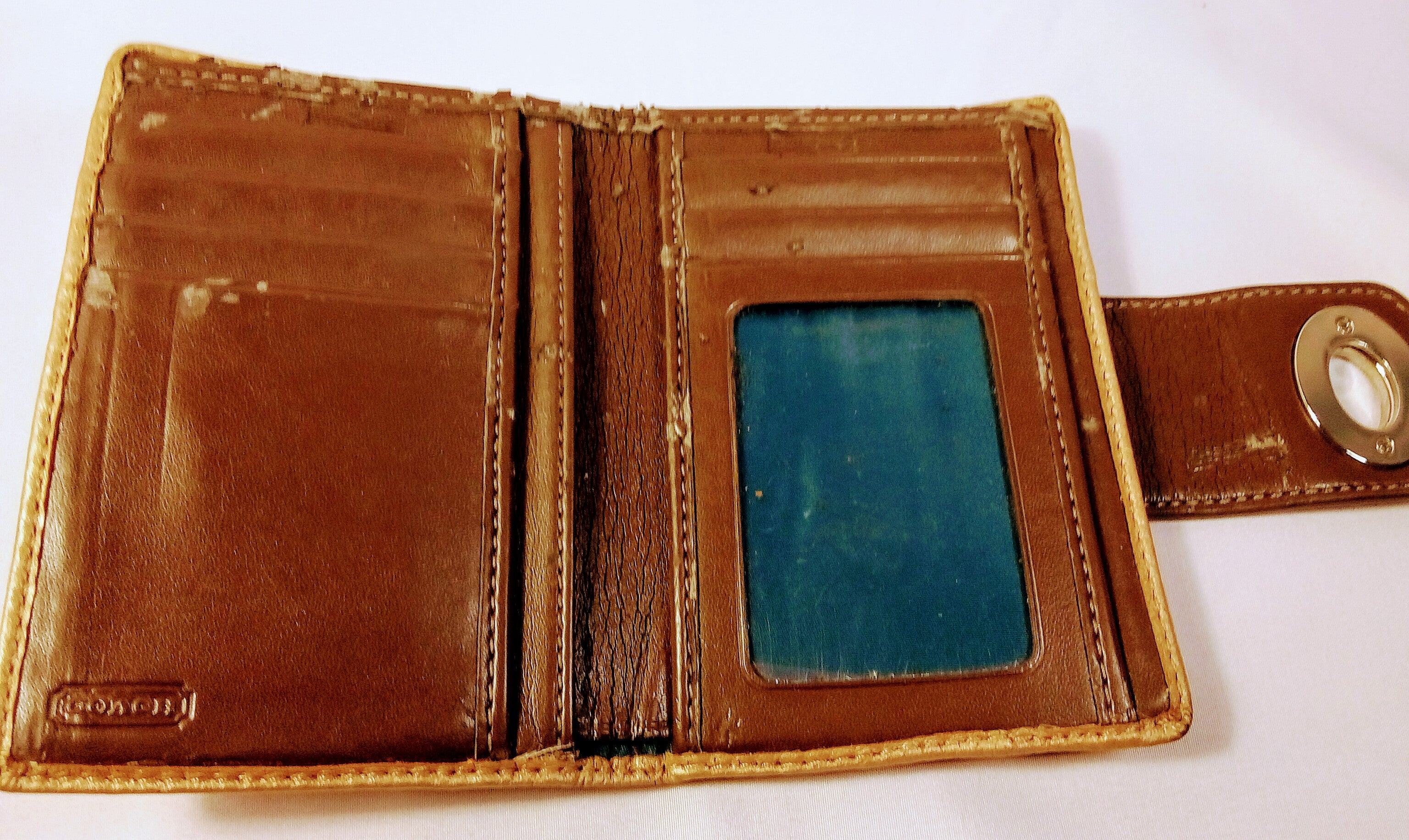 Coach Leather Wallet Featuring Classic Gold Logo, Timeless Vintage Collector's Dream, A-Must-Have Collectible Luxurious Find